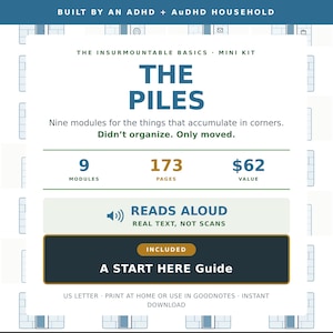 Könnte beinhalten: Ein digitales Organisations-Kit mit dem Titel The Piles, The Insurmountable Basics Mini Kit. Es enthält neun Module, 173 Seiten und einen Start Here Guide. Der Text umfasst Built by an ADHD + AuDHD household, Reads Aloud und Real text, not scans.