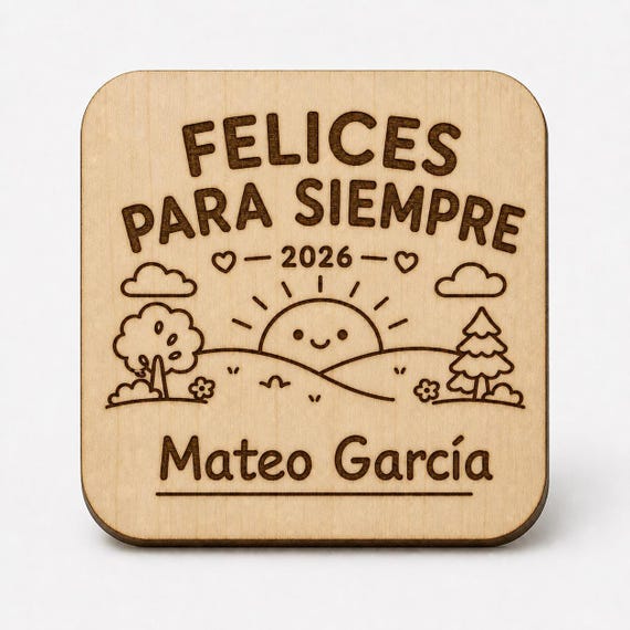 Square kids birch convention badge in Spanish reading Felices para siempre, personalized for Mateo García, shown close up from the front on white.