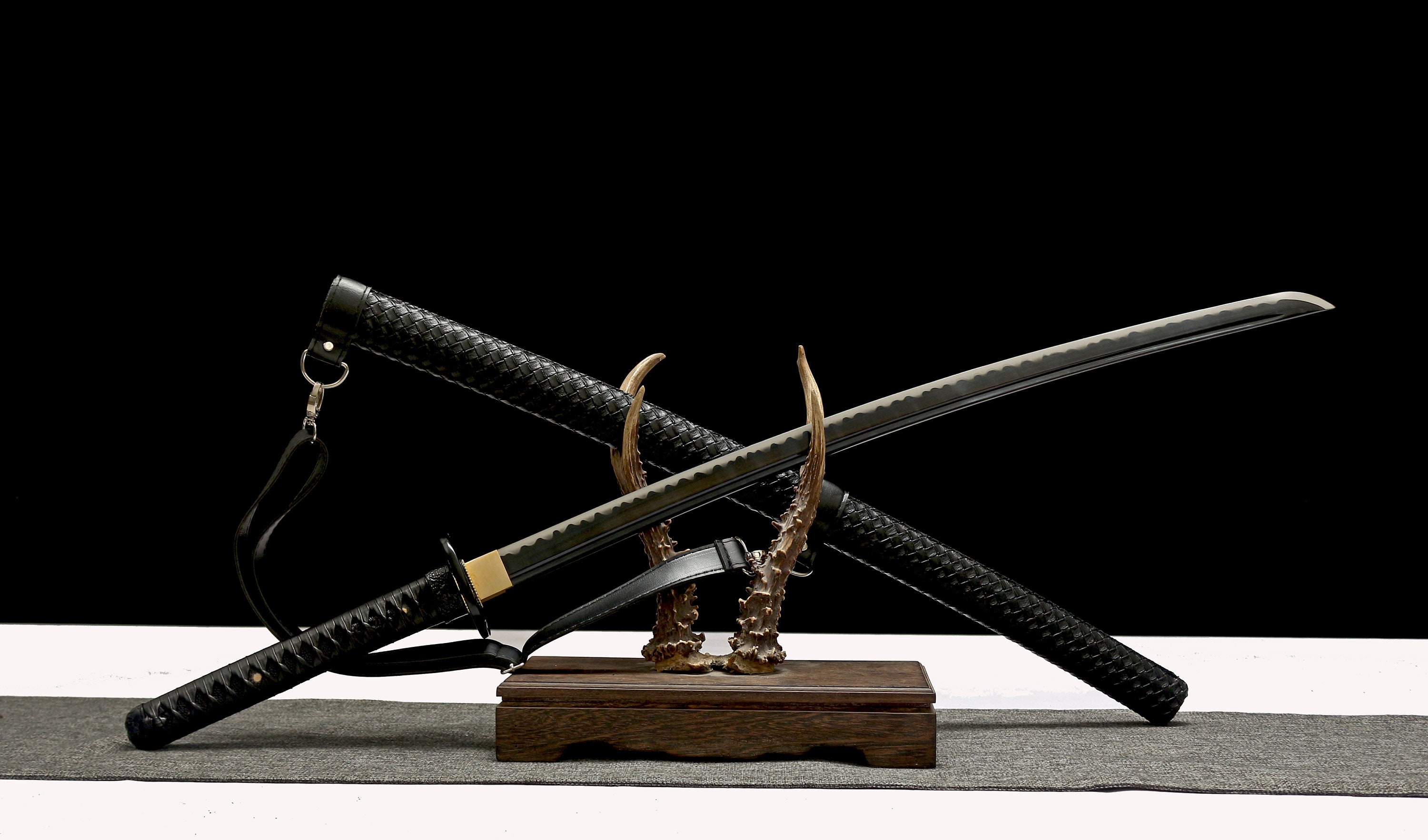 26寸ロングタンクT10焼刃ダークナイトサムライ 刀装具 日本刀 模造刀 居合刀 美術品・アンティーク・コレクション 26寸ロングタンクT10焼刃ダーク