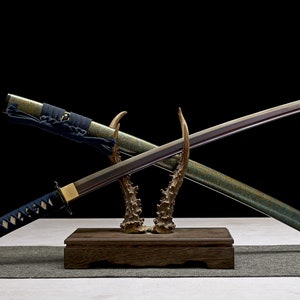 Handmade Damascus Steel Katana: Japanese Samurai Sword, Blue Hamon