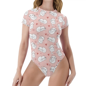Combinaison / Body adulte rose avec chatons blancs