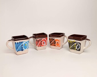Juego vintage de 4 tazas de café cuadradas de arcilla roja con motivos populares. Fabricadas en México