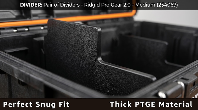 以下が含まれることがあります： Ridgid Pro Gear 2.0 Mediumケース用の黒い仕切り。画像は仕切りの形状と「Perfect Snug Fit」と「Thick PTGE Material」のテキストを強調したクローズアップです。