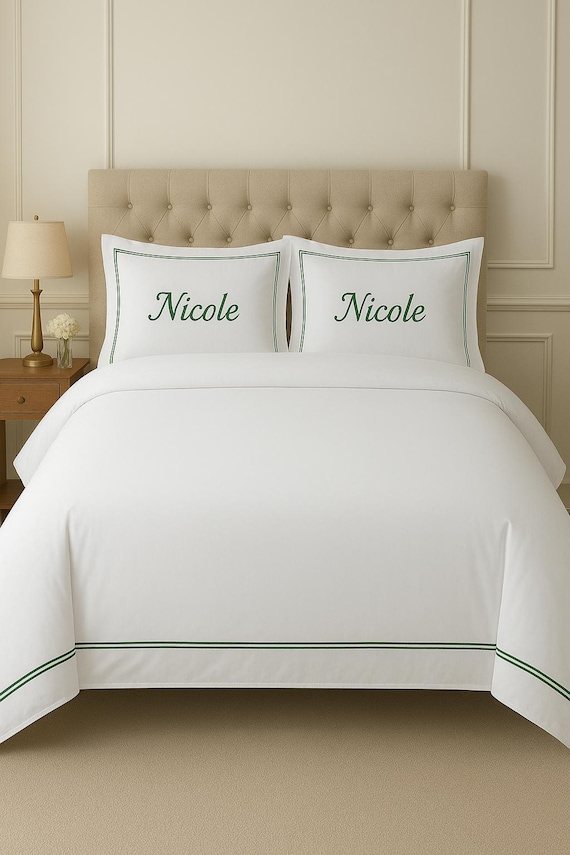 Personalisierung Vollständiger Name Monogramm Baumwollsatin Fadenzahl 400 Hotel Stitch 4-teiliger Bettbezug mit doppelter Stickerei Bordüre
