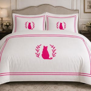 Set copripiumino a 3 pezzi in raso di cotone 400 fili con ricamo personalizzato di gatto e doppia bordatura. immagine 3