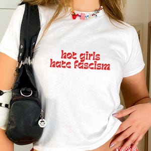 Hot Girls Hate Fascism Slogan Baby Tee Bold Graphic Crop Top Political Feminist T-Shirt Minimalist Streetwear White Fitted Tee for Women