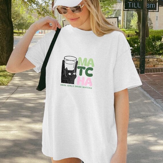 Matcha T-Shirt Cute Aesthetic Cat Tee Cool Girls Drink Matcha Shirt Kawaii Graphic Top Oversized Vintage T-Shirt Soft Cotton Tee