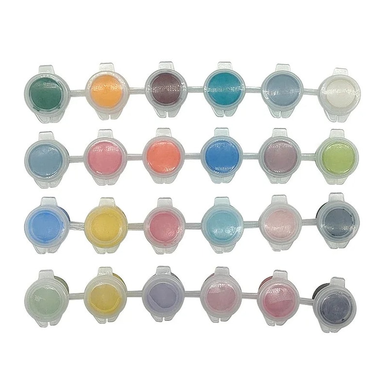 K&ouml;nnte beinhalten: Ein Set von 24 Farbt&ouml;pfen in verschiedenen Farben, darunter Gr&uuml;n, Orange, Lila, Blau und Rosa. Jeder Topf ist rund mit einem transparenten Deckel und in Reihen verbunden. Die Farbe scheint Acryl oder Aquarell zu sein, geeignet f&uuml;r Malprojekte.