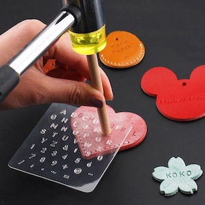 3 piezas de placa de estampación de plástico para perforar cuero, letras y números, patrón grabado en relieve, molde para estampar a mano, herramienta para manualidades de cuero