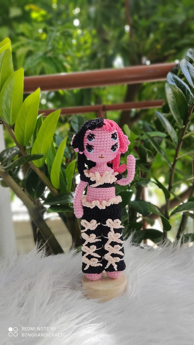 Mels Inspire Crochet Doll black-pink hair