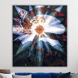 Può includere: Un dipinto che raffigura un grande oggetto bianco a forma di stella con un occhio rosso e nero al centro. La stella è circondata da uno sfondo blu scuro con stelle bianche più piccole.