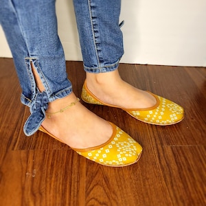 Yellow Traditional Handmade Chunri Indian Pakistani Khussa Jutti for Eid | Flat Leather Shoes for Women | Perfect for Eid ul Fitr
