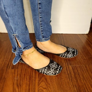 Soft Black Handmade Traditional Chunri Indian Pakistani Khussa Jutti for Eid | Flat Leather Shoes for Women | Perfect for Eid ul Fitr