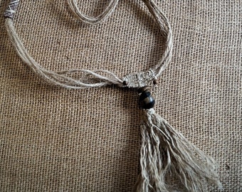 Collier Wengé tresse jute Ethnique corde tressé main et en perle de bois ancienne en Wengé, Collier écoresponsable artisanal.
