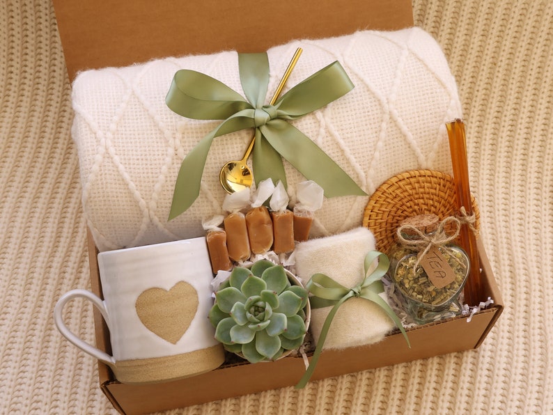 Cesta de regalo de spa para mimos del Día de la Madre, Caja de regalo personalizada del Día de la Madre, Regalo del Día de la Madre, Paquete de cuidado para ella Heart Mug Succulent