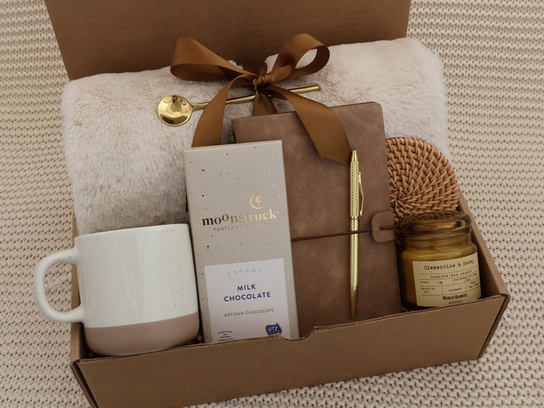 Cozy hygge gift box, Self care gift box, mothers day gift set for her mom, miss you, sending a hug, gift for colleagues image 3