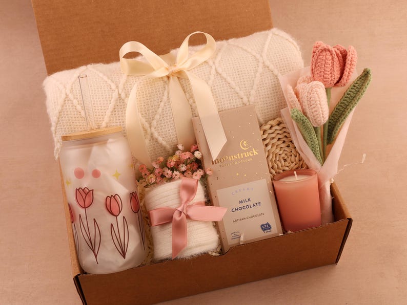 Best Friend Gift Box, Friendship Gift, Friend Birthday Gift, Bestfriend Gift, Just Because Gift, Care Package Friend, Friend Gift Basket Pink Tulips