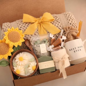 Mothers Day Gift with Flower, Cozy Gift Box for Mom, Custom Mom Gift, Gift Basket for Mom, Gift Set for Women SunflowerBestMomMug