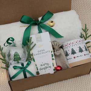 Holiday Gift Box For Women, Christmas Hygge Gift Box, Winter Gift Basket, Self Care Gift Box, Christmas Care Package, Holiday Gift Box