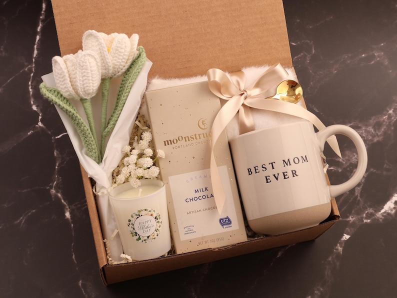 Mothers Day Gift with Flower, Cozy Gift Box for Mom, Custom Mom Gift, Gift Basket for Mom, Gift Set for Women White Tulips Small