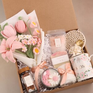 Mothers Day Gift with Flower, Cozy Gift Box for Mom, Custom Mom Gift, Gift Basket for Mom, Gift Set for Women Crochet Lily Bouquet