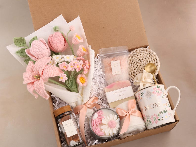 Mothers Day Gift with Flower, Cozy Gift Box for Mom, Custom Mom Gift, Gift Basket for Mom, Gift Set for Women Crochet Lily Bouquet