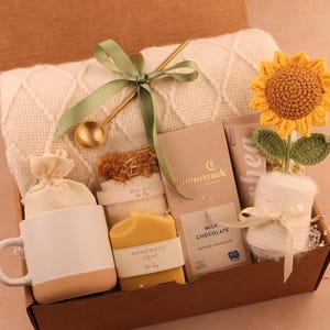 Best Friend Gift Box, Friendship Gift, Friend Birthday Gift, Bestfriend Gift, Just Because Gift, Care Package Friend, Friend Gift Basket Sunflower SpaBlanket