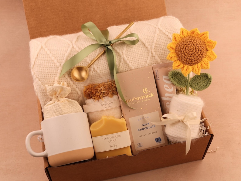Best Friend Gift Box, Friendship Gift, Friend Birthday Gift, Bestfriend Gift, Just Because Gift, Care Package Friend, Friend Gift Basket Sunflower SpaBlanket