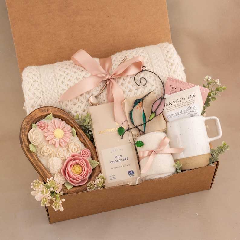 Best Friend Gift Box, Friendship Gift, Friend Birthday Gift, Bestfriend Gift, Just Because Gift, Care Package Friend, Friend Gift Basket SuncatcherGlassBird