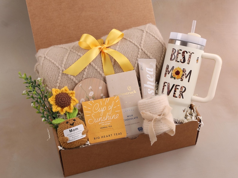 Mothers Day Gift with Flower, Cozy Gift Box for Mom, Custom Mom Gift, Gift Basket for Mom, Gift Set for Women MomMiniSunfloweBkt
