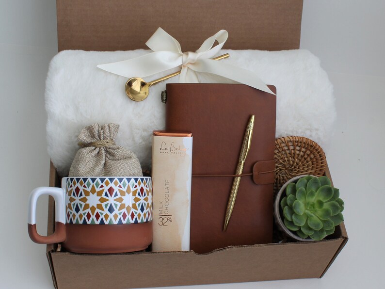 Hygge Gift Box For Her, Self Care Gift Set, Gift Box For Friend, Cozy Gift Box, Cozy Care Package, Gift Box For Women, Gift Box For Her Kaleidoscope Blanket