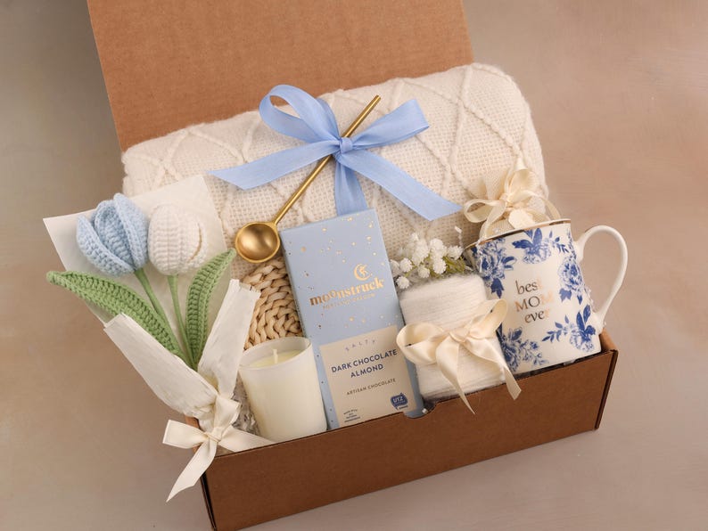 Mothers Day Gift with Flower, Cozy Gift Box for Mom, Custom Mom Gift, Gift Basket for Mom, Gift Set for Women Blue Tulips