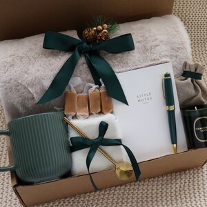 Winter gift box Best Friend, Christmas gift, Holiday Gift box for women, gift idea, Gift box for women, Care package for her Warm gift Little Notes Green