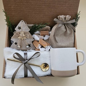 Christmas Gifts For Women, Christmas Gift Baskets, Hygge Gift Box For Friend, Mom, Sister, Holiday Self Care Gift Box Boho Mini