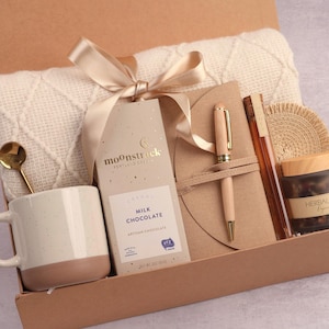 Best Friend Gift Box, Friendship Gift, Friend Birthday Gift, Bestfriend Gift, Just Because Gift, Care Package Friend, Friend Gift Basket Tea Honey Blanket