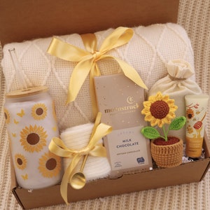 Crochet Sunflower Mothers Day Gift Box, Gift Box for Grandma, Daughter to Mother Gift, Gift Box for Mom Gift Set, Self Care Gift for Mom
