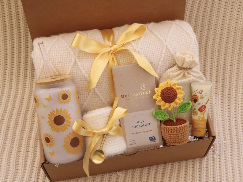 Mothers Day Gift Box, Mothers Day Gift Basket, Mothers Day Gift From Daughter, Mothers Day Gift Ideas, Mothers Day Gift For Grandma, Mom Sunflower Blanket