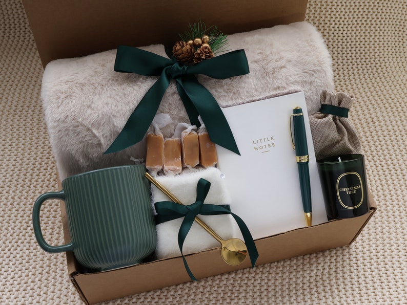 Christmas Gifts For Women, Christmas Gift Baskets, Hygge Gift Box For Friend, Mom, Sister, Holiday Self Care Gift Box Little Notes Green