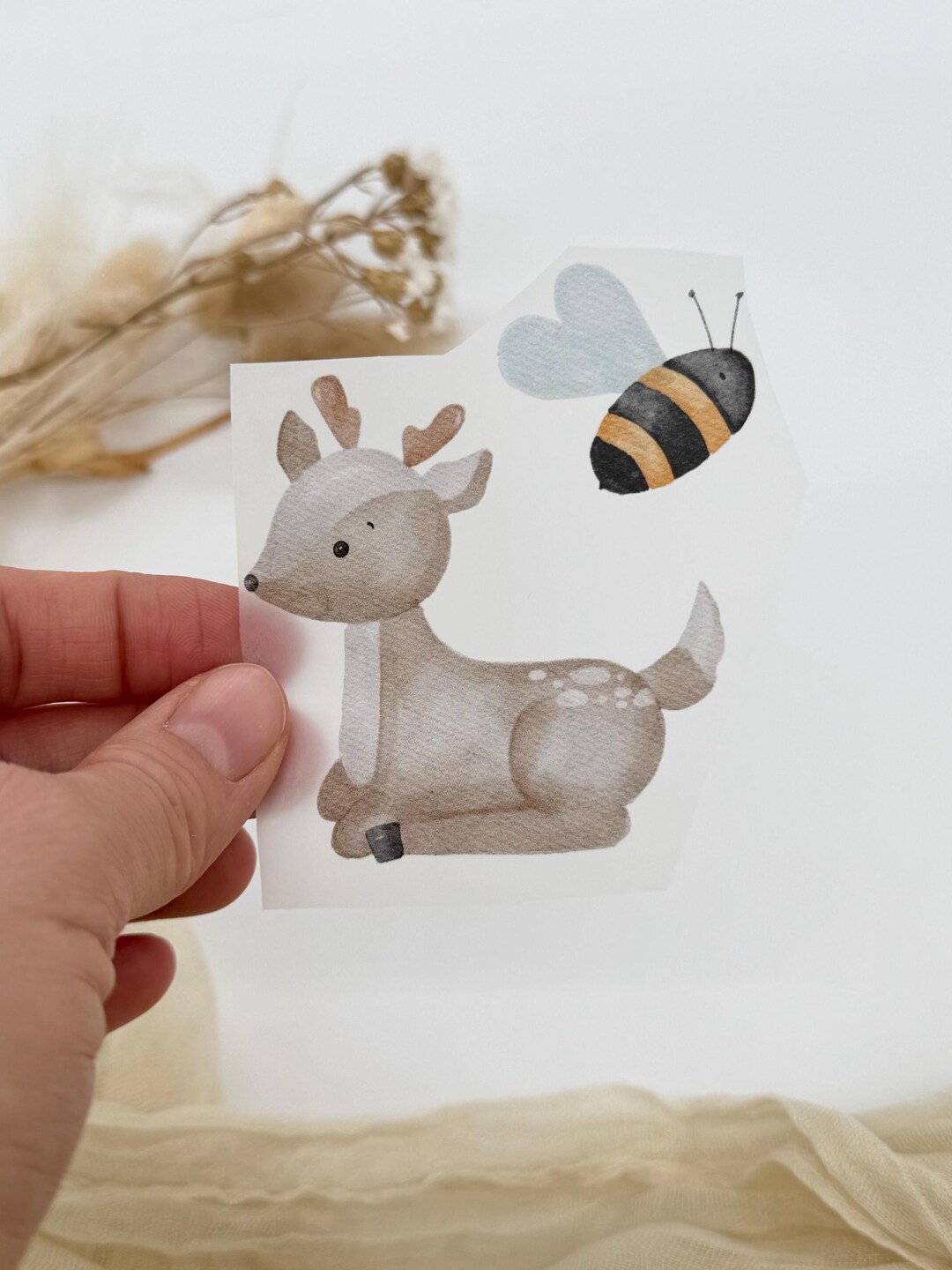 Bügelbild Bambi Mit Schmetterling – 6,4x7,2 Cm, Gestickte Applikation Zum Aufbügeln Oder Aufnähen