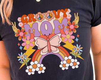 Groovy Mom T-shirt Mother's Day Shirt Retro Groovy Sixties Flower Power Comfort Colors Tshirt Retro Style Hippie Style Groovy Tshirt for Mom