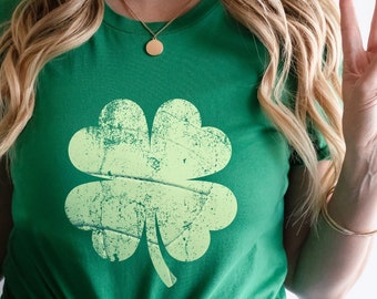 Volleyball Tshirt Volleyball T Shirt 2025 St Patricks Day Green Lucky Sport Shirt Distressed Shamrock Clover Volleyball Coach Volleyball Mom