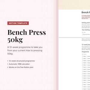 Könnte beinhalten: Eine weiße Keramik-Tasse mit schwarzem Henkel und dem Text "But First, Coffee" in fetter, schwarzer Schrift. Die Tasse steht vor einem verschwommenen Hintergrund, der eine gemütliche Umgebung suggeriert.