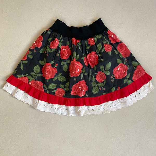 7/8 Jahre alt VINTAGE 80er Jahre Kinderrock im Folklore-Stil mit Rosendruck - elastische Taille, Farm inspirierte Kleidung, evasé cut