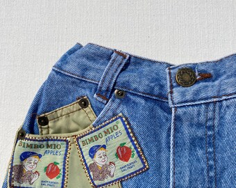 Pantalon en denim enfant VINTAGE 80s 3 ans, jean acid wash avec patchs - ceinture élastiquée, coupe carotte taille haute