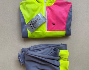 7/8 ans - ensemble de sport vintage des années 80 pour enfants aux couleurs fluo, neuf avec étiquette de stock, un ensemble unique très spécial de pantalon et de sweat-shirt