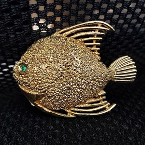 VINTAGE gold tone fish brooch