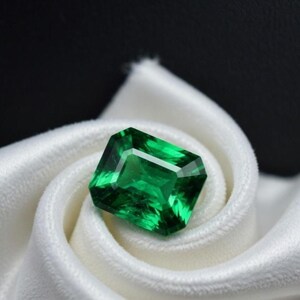 8 CT AAA+ Certified Colombian Green Emerald Muzo loose Emerald shape  Loose Gemstone Emerald necklace Best Jewelry Gift for her