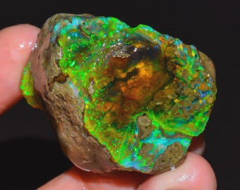 エチオピア産オパール原石（40カラット）：原石のファイアーオパール