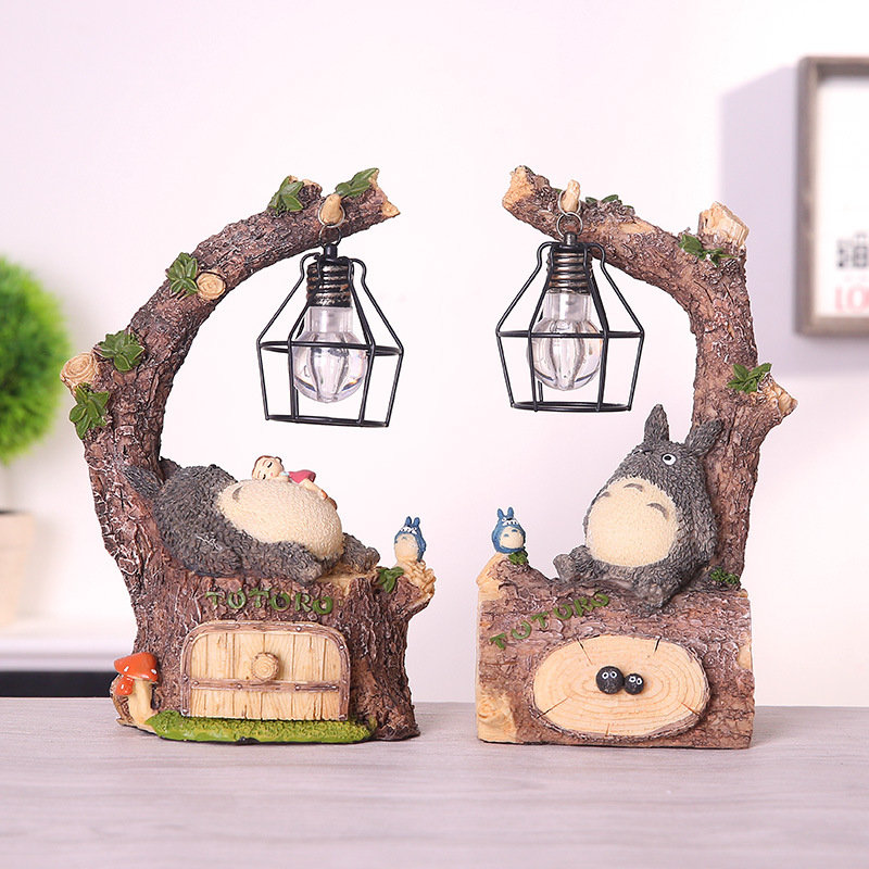 Totoro Forêt Veilleuse Décoration Hayao Miyazaki Animation Totoro Forêt  Résine Artisanat Ornements LED Lampe De Table Livre Lumières Du 25,87 €