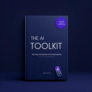 Könnte beinhalten: Ein dunkelblaues Buch mit dem Titel "THE AI TOOLKIT" und dem Untertitel "50 Tools zur Automatisierung Ihres Kleinunternehmens". Ein lila Kreis mit "SOFORTIGER DIGITALER DOWNLOAD" befindet sich auf dem Cover. Eine lila pilleförmige Grafik ist auf dem Cover.